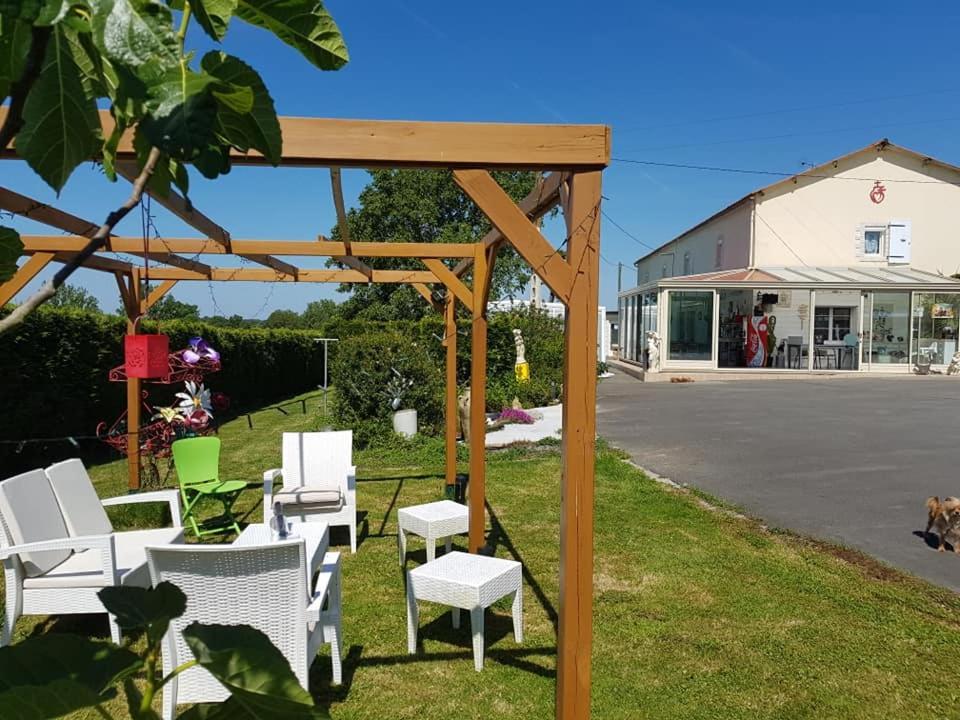 Bed and Breakfast Chez Val Et Fred 85 Les Essarts  Экстерьер фото